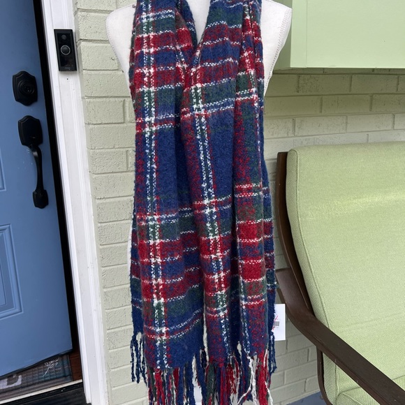 Leaf In Creek Plaid Pattern Oblong Fringe Scarf - Picture 2 of 4